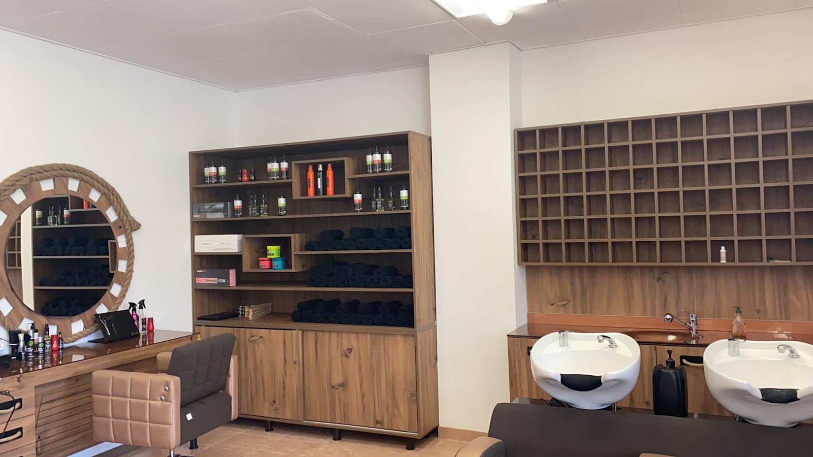 Meyrinos Salon Coiffure — Meyrin